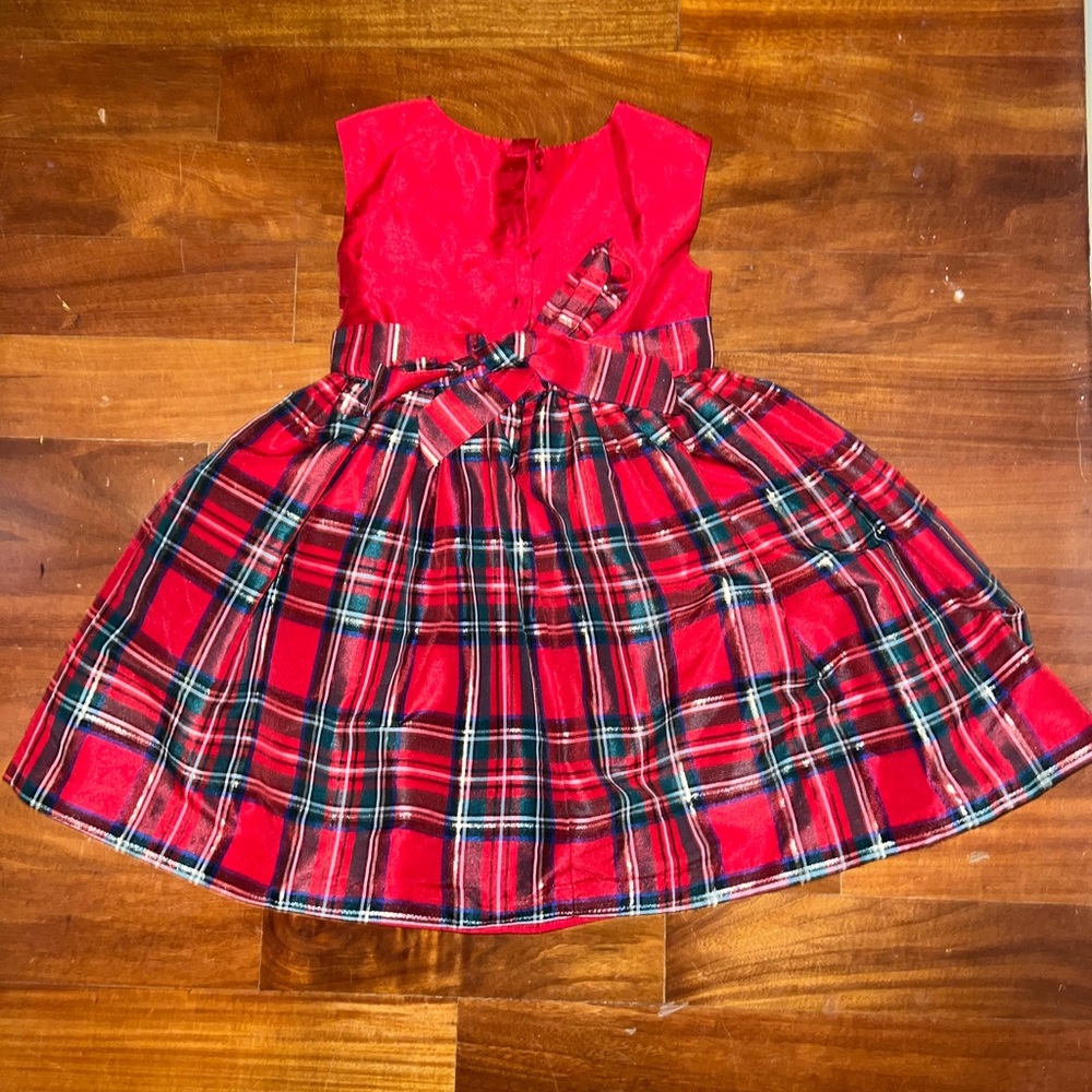 Laura Ashley, good condition, washes well, size 5, but good for ages 4-5.